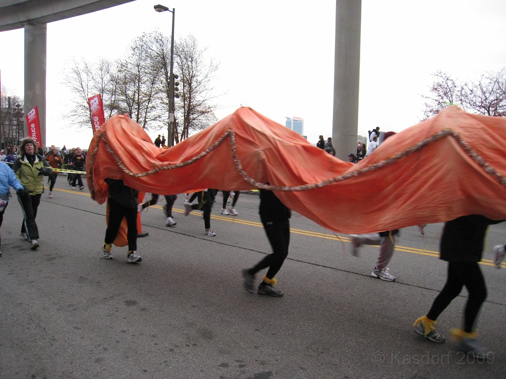 Detroit Turkey Trot 10K 2009 060.jpg - The 2009 Detroit Turkey trot 10K was run on November 29, 2009. A chilly and blustery day. Lots of costumes and racers though, 12400 strong!